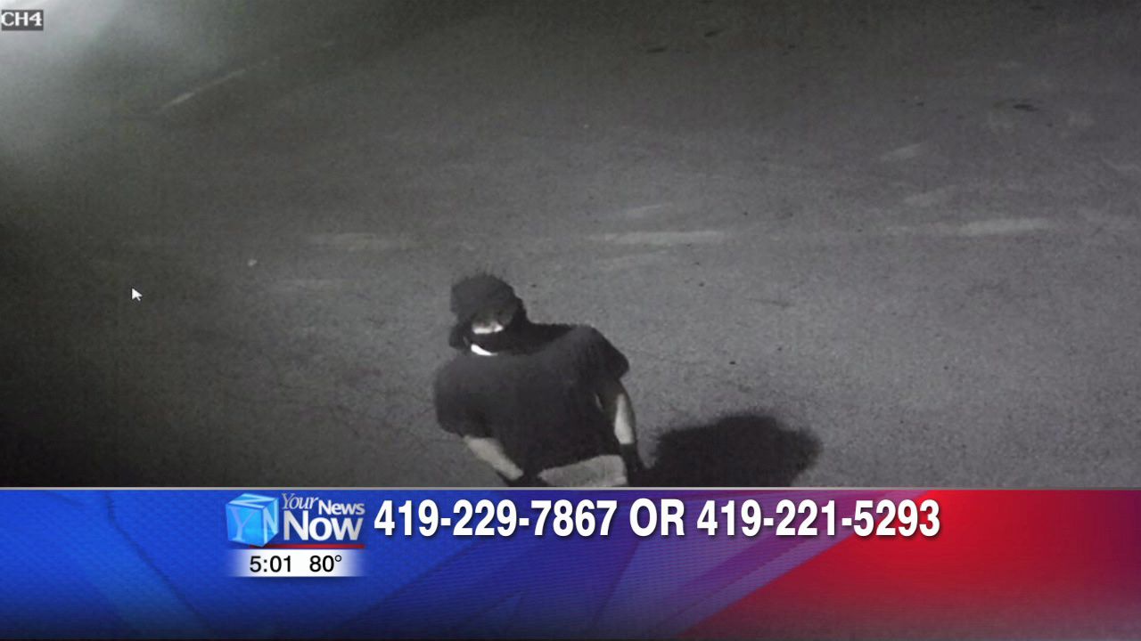 Suspects sought in Cloud Five Vape break-in 2.jpg
